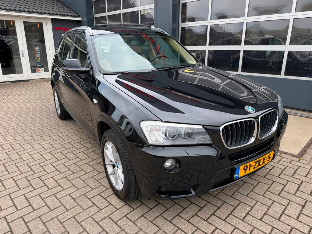 BMW X3 XDrive20i High Executive / Pano / Leder / Navi / NL a, Auto's, Euro 5, Gebruikt, 4 cilinders, 2000 kg