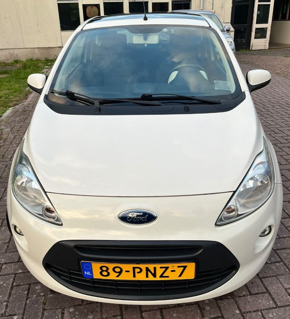 Ford Ka 1.2 X Titanium panorama 2011 Wit, Auto's, Voorwielaandrijving, Stof, 1242 cc, 4 cilinders