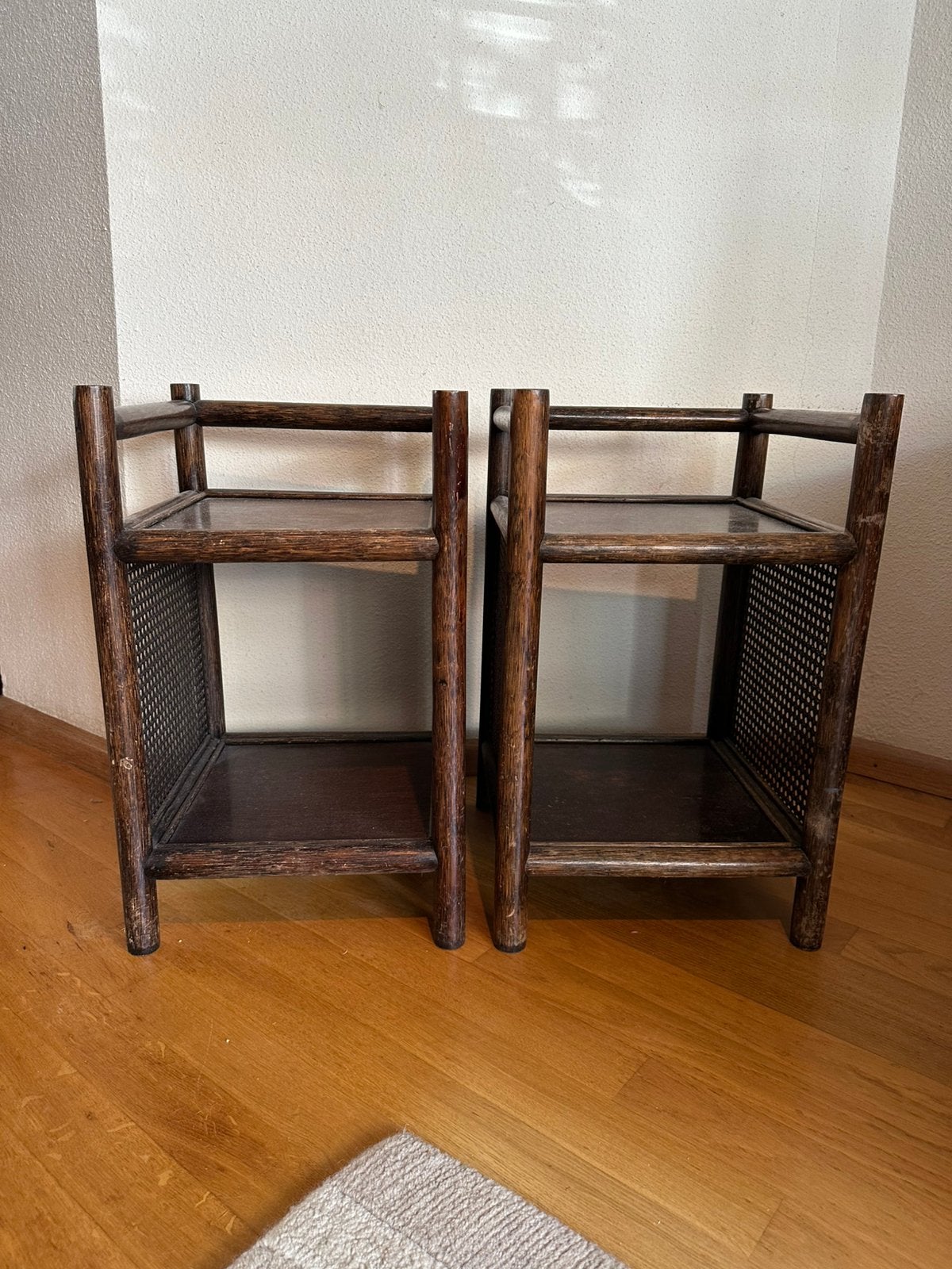Vintage bamboe rotan nachtkastjes + spiegel | set jaren 70, Huis en Inrichting, Slaapkamer | Nachtkastjes, Ophalen, Zo goed als nieuw