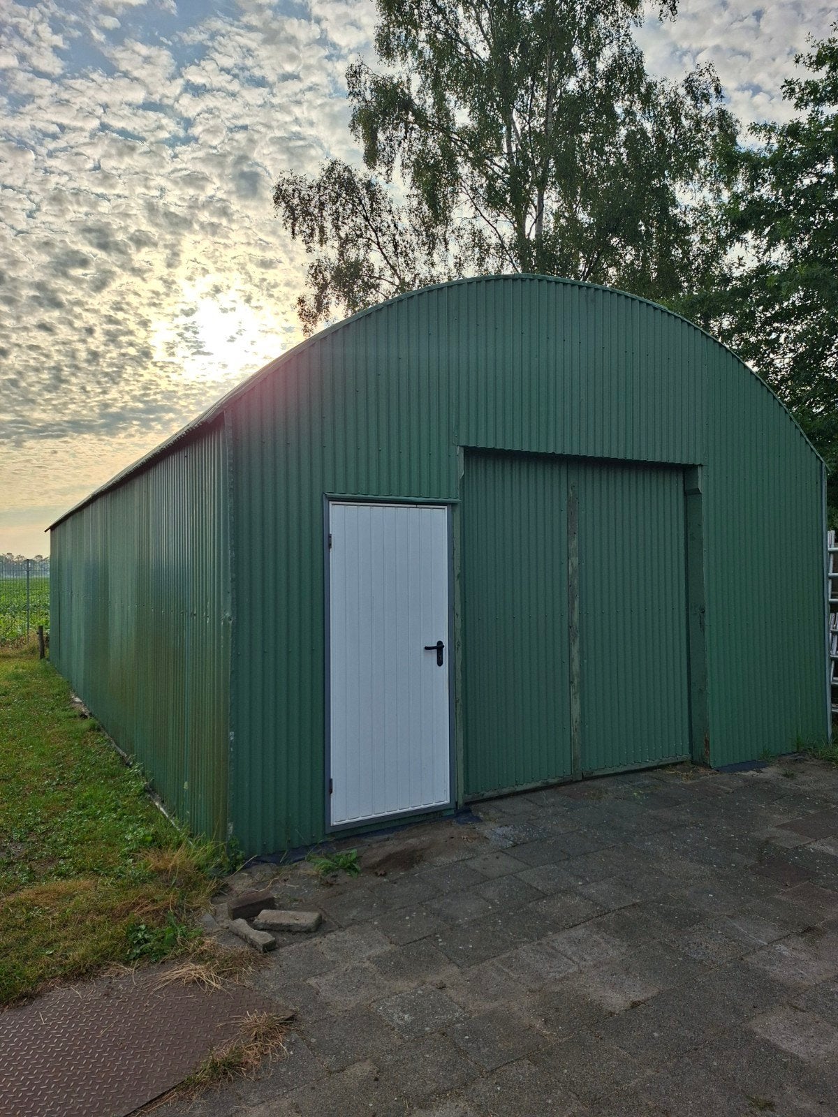 Nishut Romneyloods - Stevige en ruime opslagloods, Ophalen