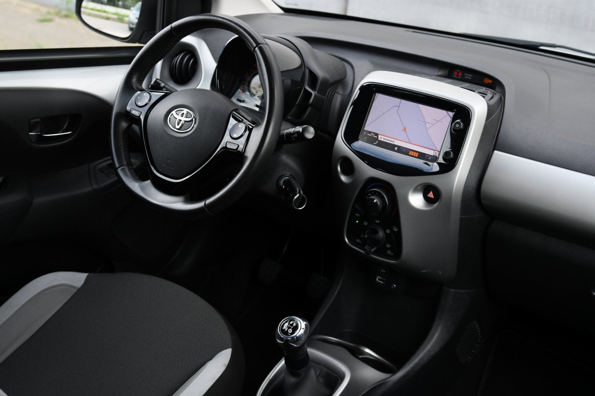 Toyota Aygo 1.0 VVT-i X-Play CAMERA|CRUISE|NAVI, Voorwielaandrijving, Start-stop-systeem, Gebruikt, Met garantie (alle)