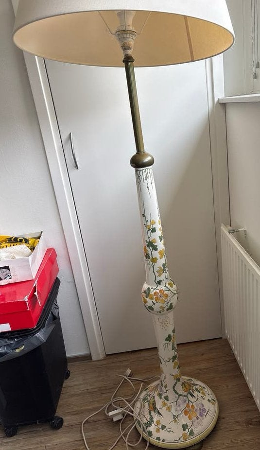 Unieke vloerlamp met handgeschilderde bloemen en vogels, Huis en Inrichting, Lampen | Vloerlampen, Ophalen, Gebruikt, Keramiek