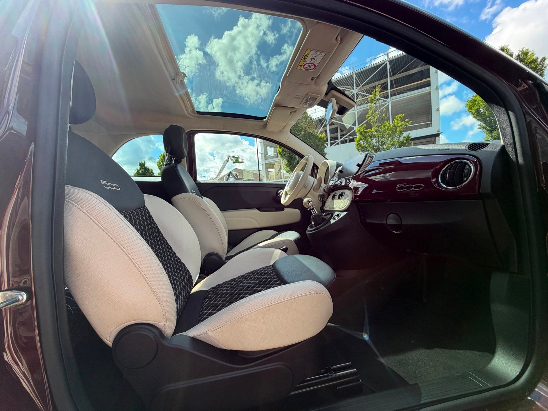Fiat 500 1.0 Hybrid Dolcevita Clima|Cruise|PANO|Carplay!, Voorwielaandrijving, 12 maanden, Euro 6, 4 stoelen