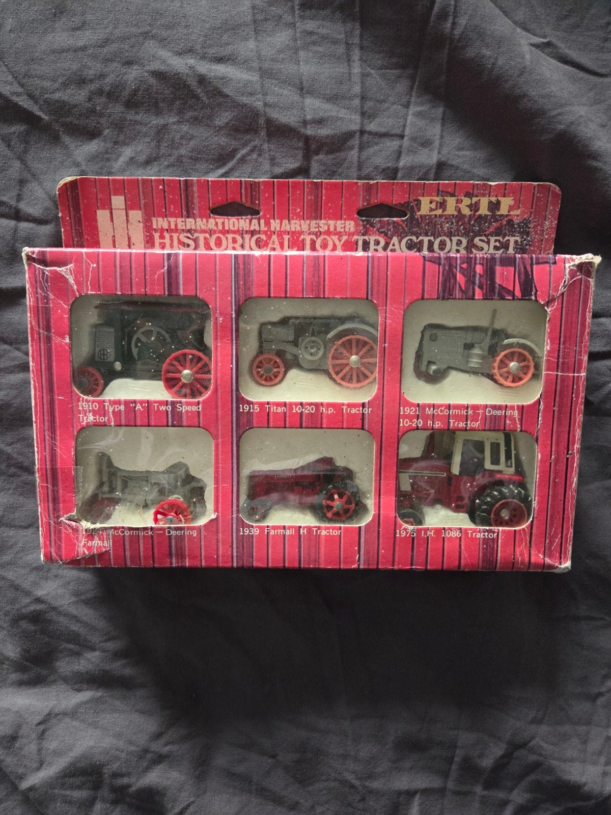 ERTL International Harvester Tractor Set, Ophalen of Verzenden, Gebruikt, Tractor of Landbouw