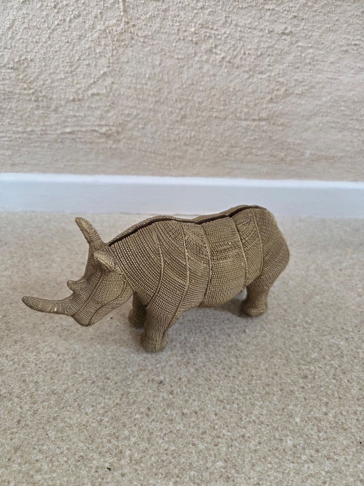 Gouden neushoorn kaartenhouder (van Loods 5), Huis en Inrichting, Woonaccessoires | Overige, Overige materialen, Nieuw, Ophalen of Verzenden