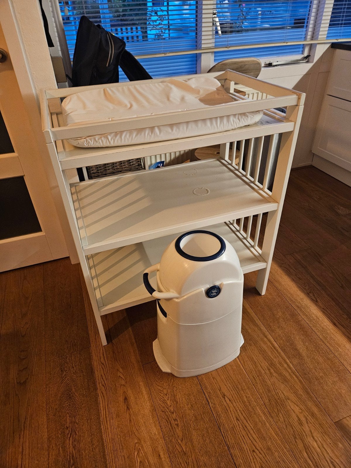 Ikea Commode met aankleedkussen en Diaper Champ luieremmer, Ophalen