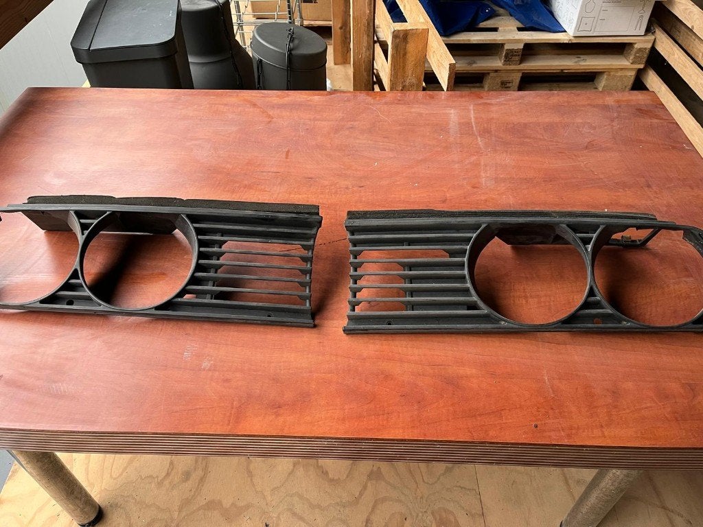 Bmw e30 grill links en rechts zeer nette staat, Ophalen, Gebruikt, Links, Bumper
