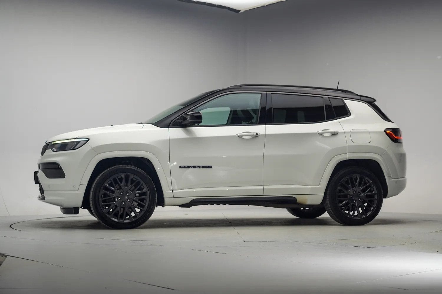 Jeep Compass 4xe 240 xe Plug-In Hybrid S Aut. [ Adapt.cruise, Auto's, Automaat, Dealer onderhouden, Adaptive Cruise Control, 4 cilinders