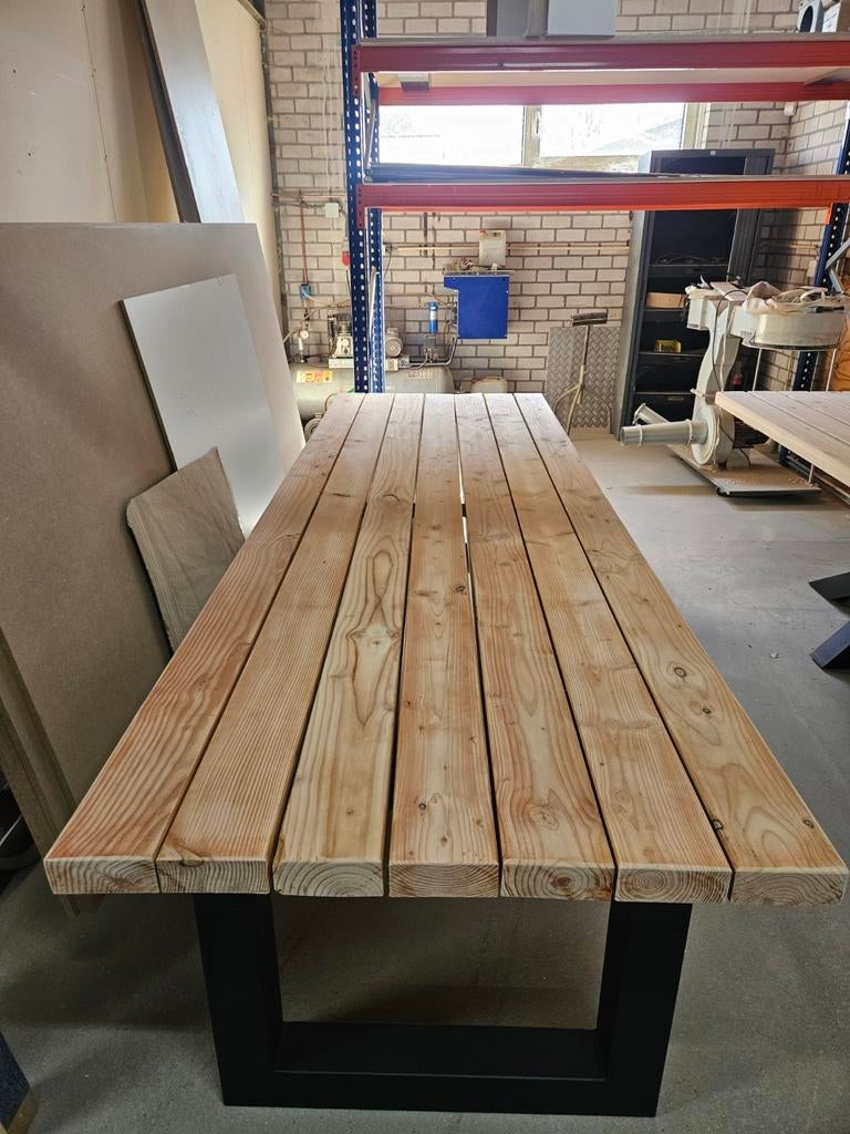 Showroom Douglas tafel 300x100 met U-poten - Onbehandeld, Huis en Inrichting, Tafels | Eettafels, Overige houtsoorten, 200 cm of meer