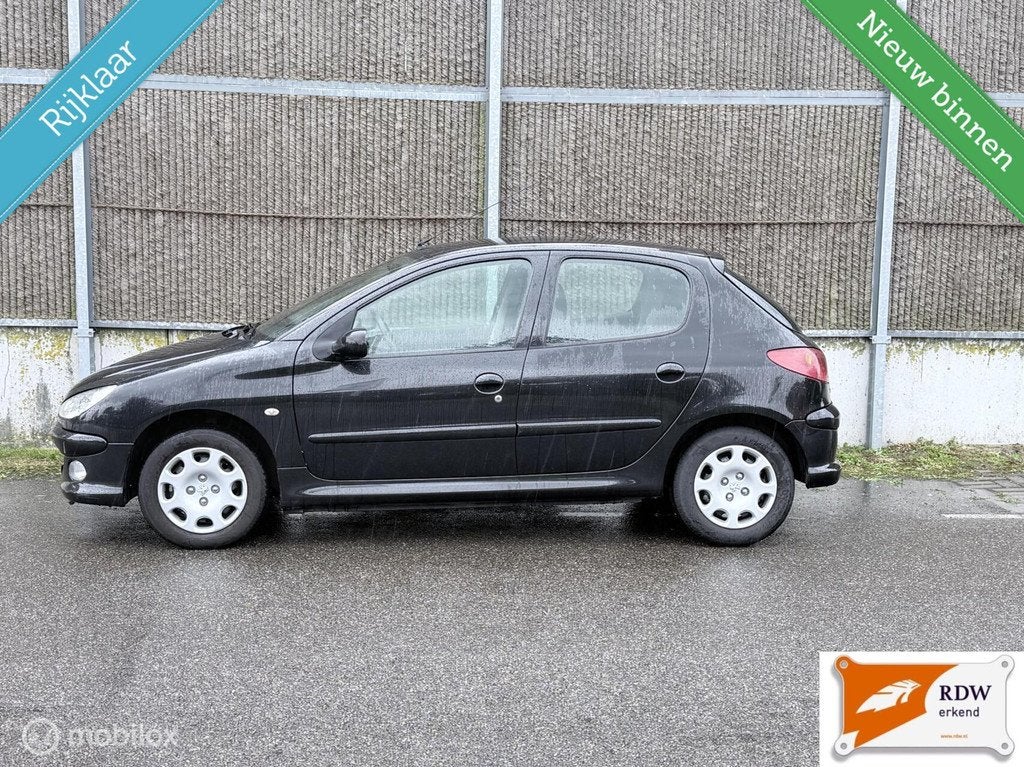 Peugeot 206 1.4 Forever NAP/AIRCO/NETTE AUTO/DISTRIBUTIERIEM, Auto's, Voorwielaandrijving, 31 €/maand, 4 cilinders, Zwart
