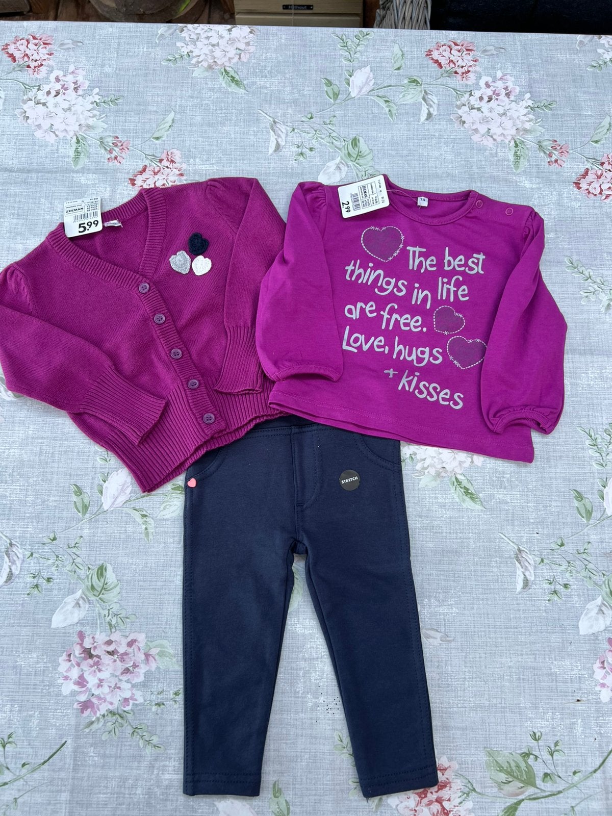 Nieuwe Babykleertjes, maat 74 / 80 zie foto, Ophalen of Verzenden, Nieuw, Meisje, Truitje of Vestje