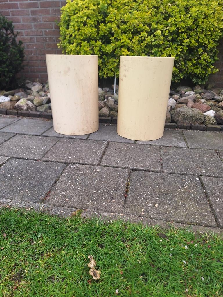 Twee zware moffen. Voor in de tuin of terras., Ophalen, Rond, Kunststof, 30 tot 60 cm