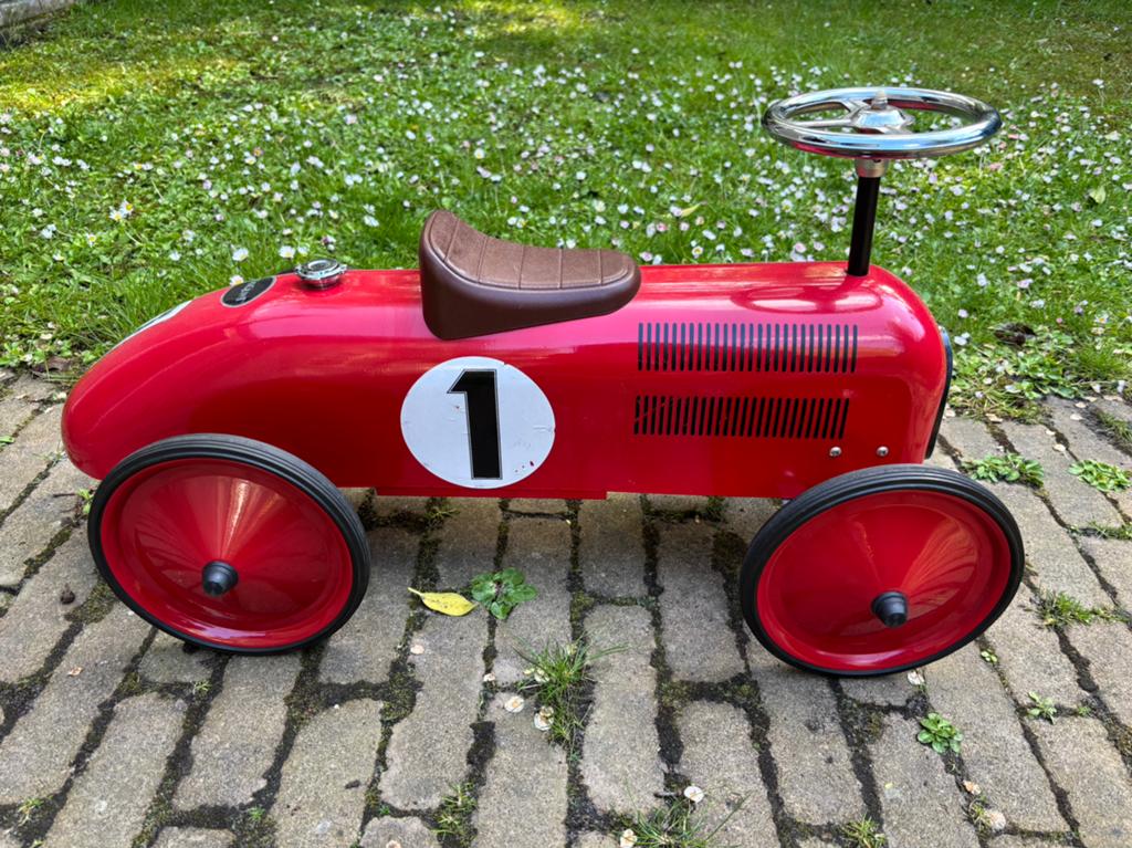Rode retro loopauto, Kinderen en Baby's, Speelgoed | Buiten | Voertuigen en Loopfietsen, Ophalen, Gebruikt, Loopvoertuig