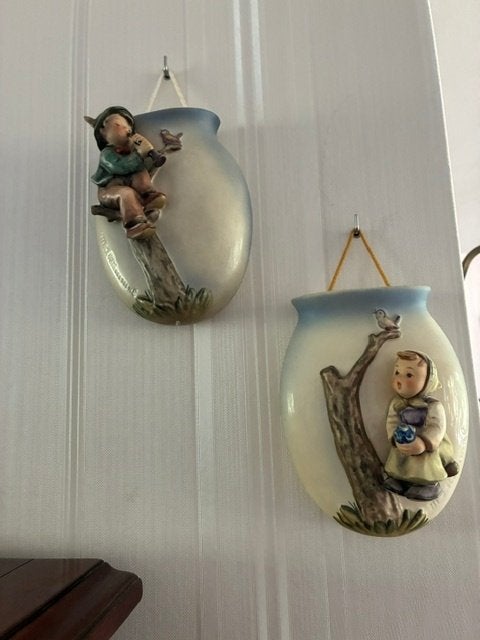 2 hummel goebel wand hangertjes met kindjes en vogeltjes, Ophalen of Verzenden, Zo goed als nieuw, Hummel