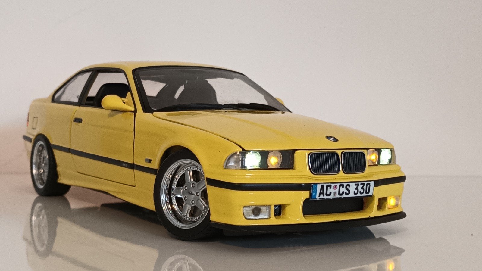 1:18 BMW E36 M3 coupe UT Licht ombouw UNIEK, Ophalen, Zo goed als nieuw, Auto, UT Models