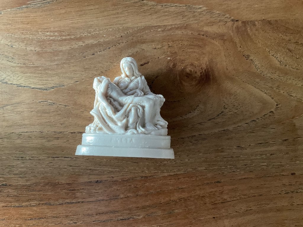 Religie standbeeld klein pieta Maria Michelangelo Madonna, Ophalen of Verzenden, Zo goed als nieuw, Beeld(je), Christendom | Katholiek