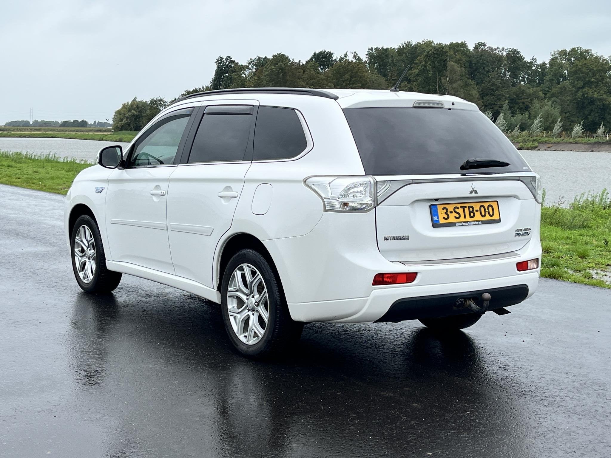 Mitsubishi Outlander 2.0 PHEV Instyle Clima, cruise, camera,, 1998 cc, Euro 6, 4 cilinders, Wit