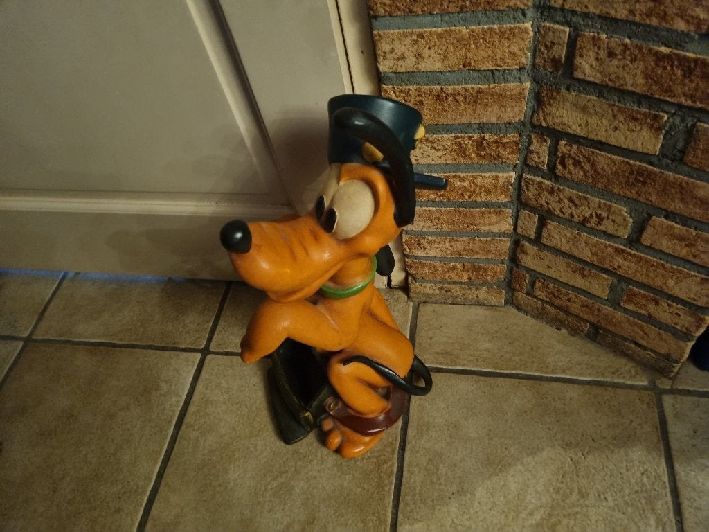 Beeld disney pluto postbode, Verzamelen, Disney, Ophalen, Goofy of Pluto, Zo goed als nieuw, Beeldje of Figuurtje