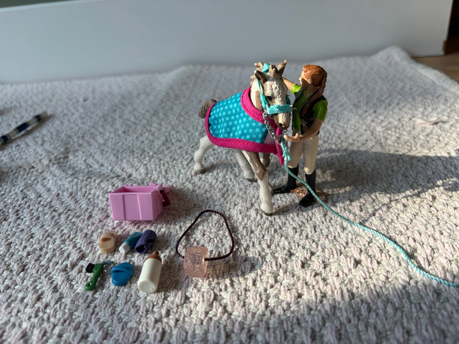 Schleich paardenset met ruiter en veulen, Ophalen of Verzenden, Gebruikt