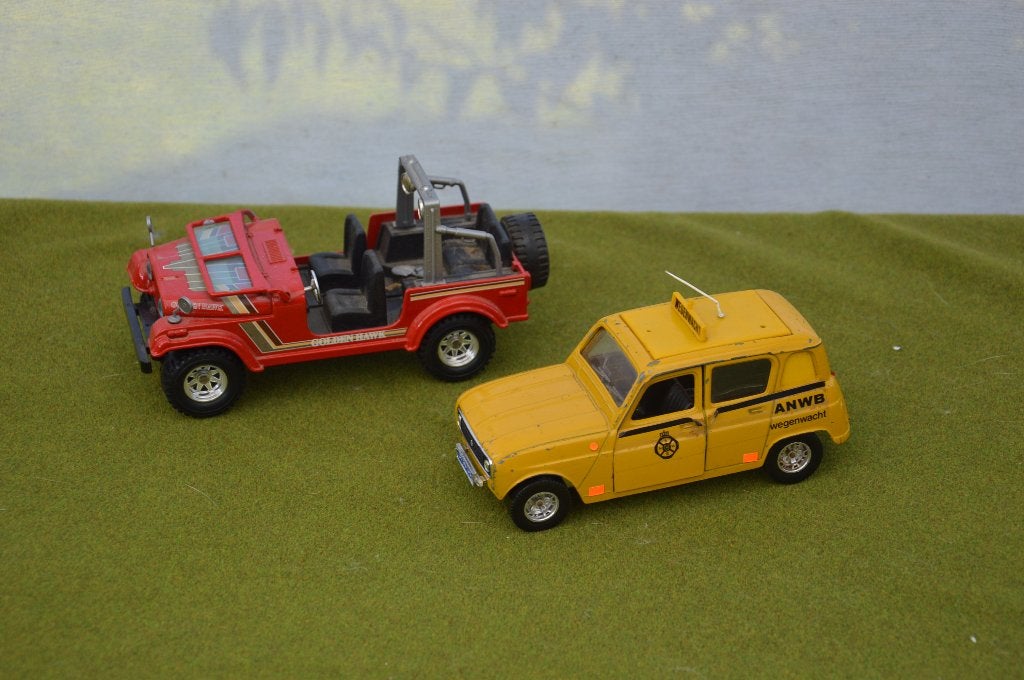 2 modelauto`s Bburago Jeep wrangler en ANWB Renault 4, 1:24, Hobby en Vrije tijd, Ophalen of Verzenden, Gebruikt, Auto, Bburago