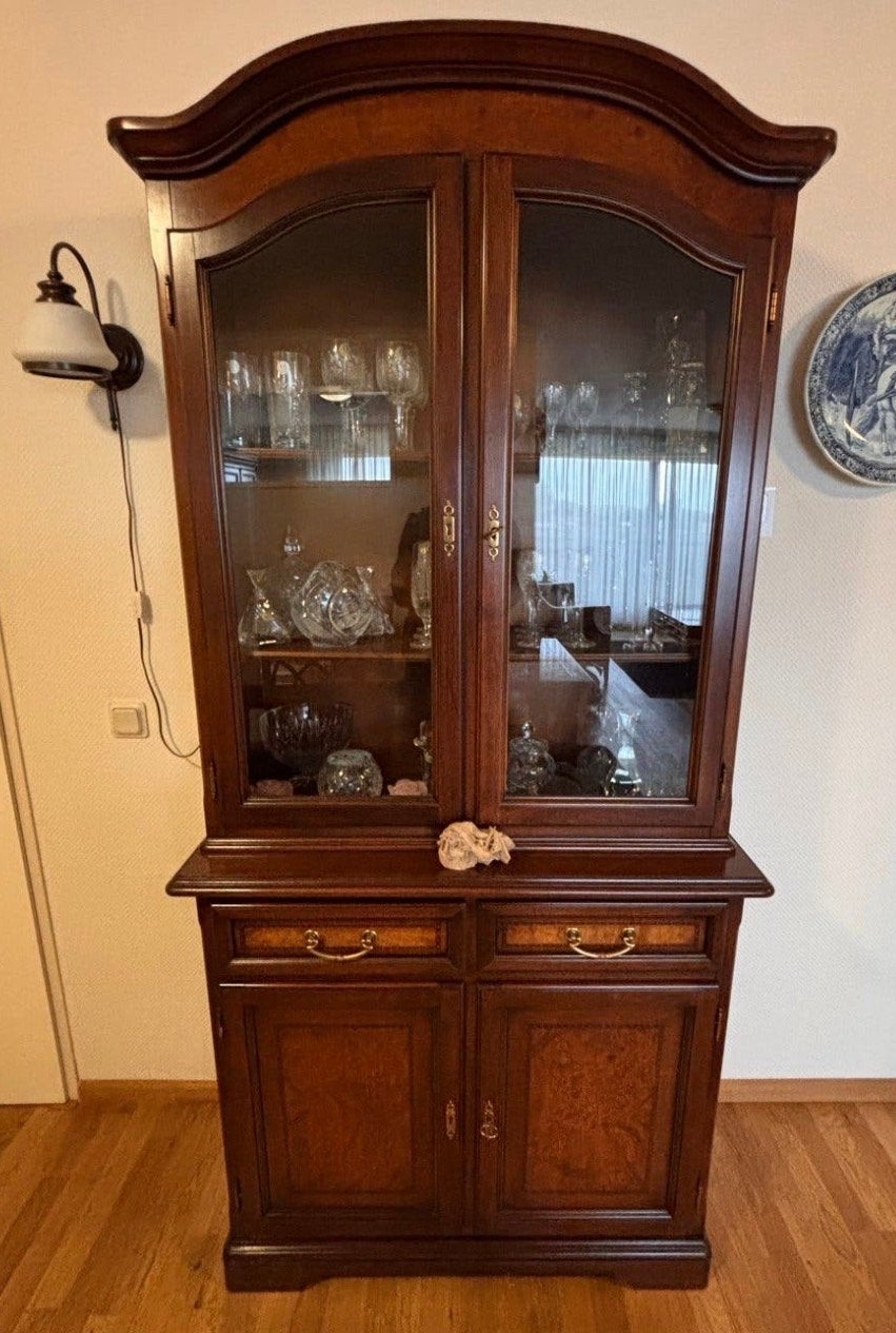 Klassieke vitrinekast met glazen deuren en lades, Huis en Inrichting, Ophalen, Gebruikt, 50 tot 100 cm, Met lade(s)