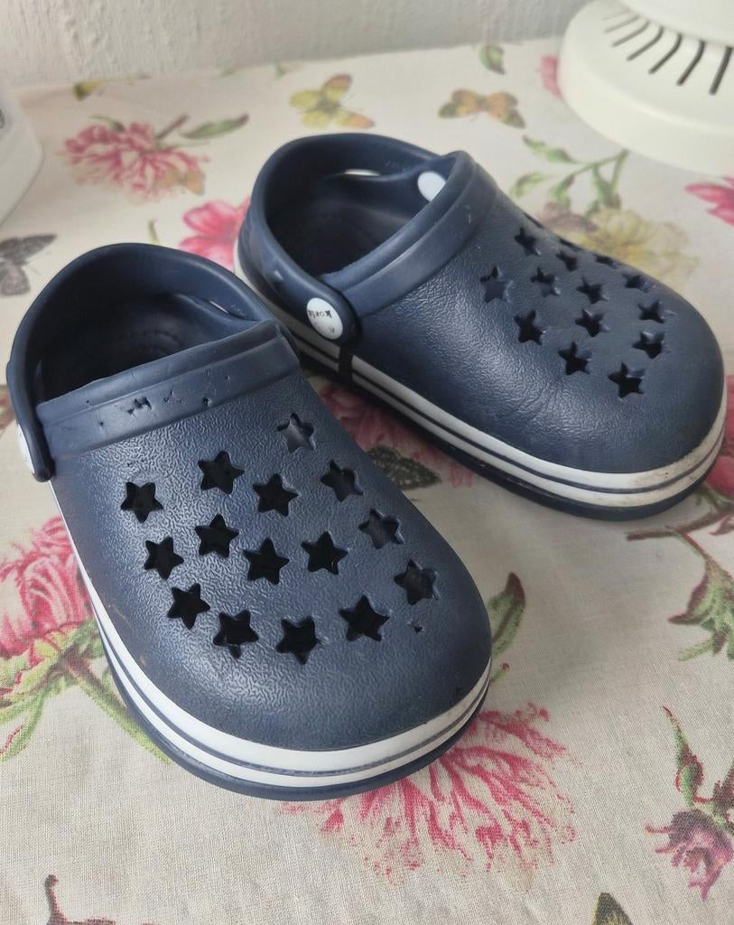 Blauwe *crocs*  met sterren zgan, Kinderen en Baby's, Jongen of Meisje, Schoenen, Ophalen of Verzenden, Zo goed als nieuw