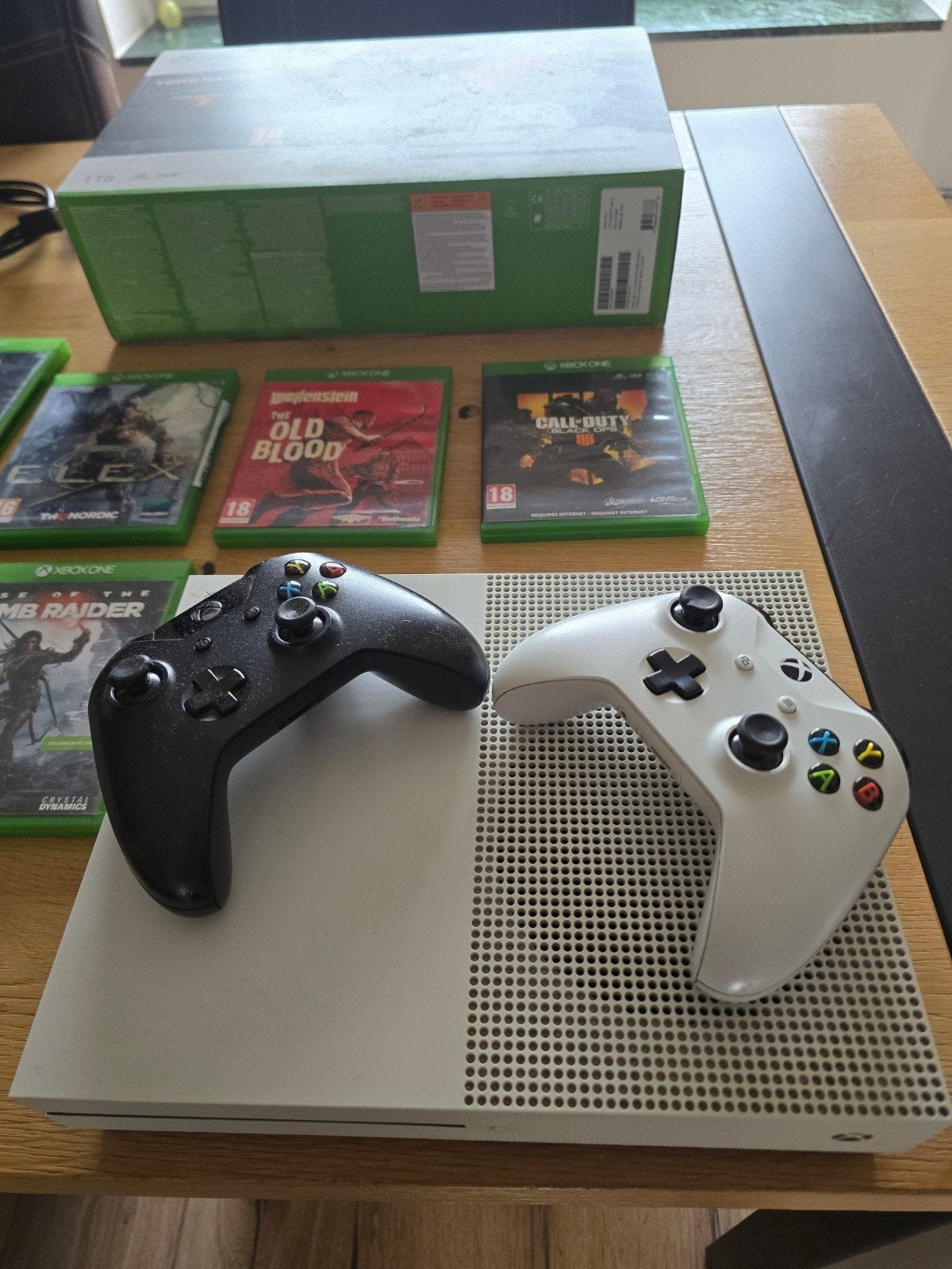 Xbox One S 1TB met 2 controllers en 7 games, Met games, Met 2 controllers, Xbox One S, Ophalen of Verzenden