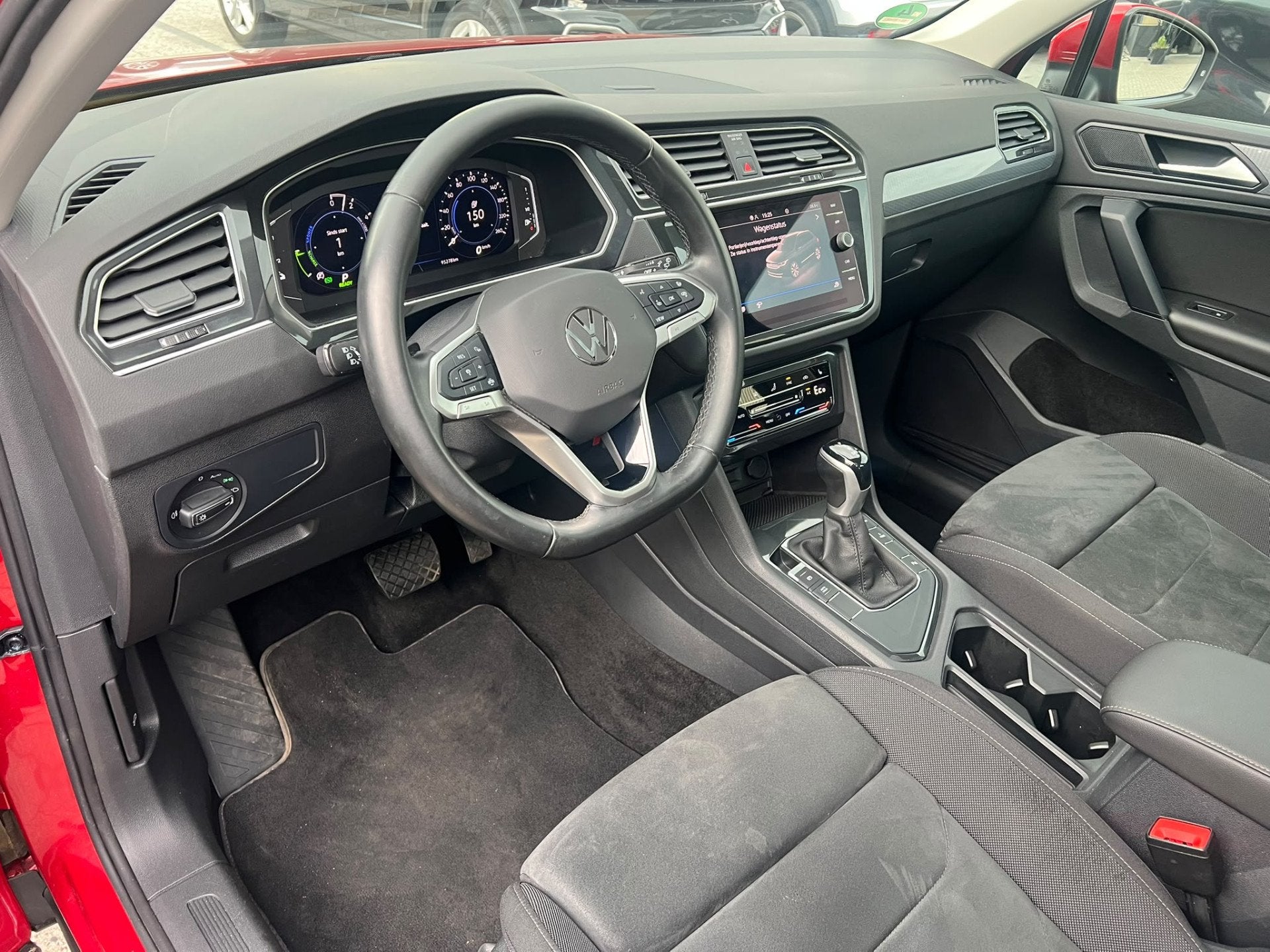 Volkswagen Tiguan 1.4 TSI eHybrid 245 pk, pano, virtual cock, 1716 kg, 4 cilinders, Alcantara, 245 pk