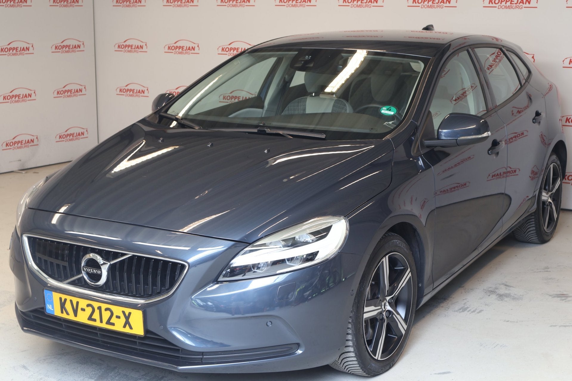 Volvo V40 1.5 T2 Nordic+ NL auto, Winterpakket, camera, park, Euro 6, 4 cilinders, 700 kg, Blauw
