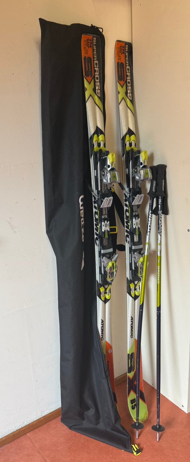 Ski‘s met schoenen mt.43 en helm te koop, Sport en Fitness, Skiën en Langlaufen, Ophalen, 160 tot 180 cm, Gebruikt, Atomic