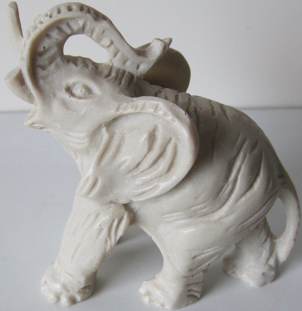 creme kleurige stenen olifant - hoogte 7 centimeter, Verzamelen, Beelden en Beeldjes, Ophalen of Verzenden, Zo goed als nieuw