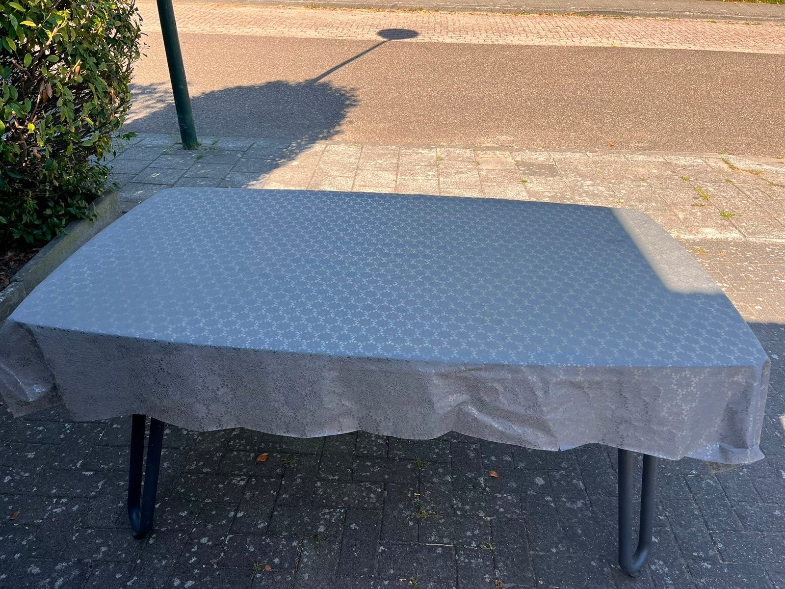 Glazen tuintafel met goed onderstel (NEXT), Huis en Inrichting, Tafels | Eettafels, Ophalen, Gebruikt, 100 tot 150 cm, 50 tot 100 cm