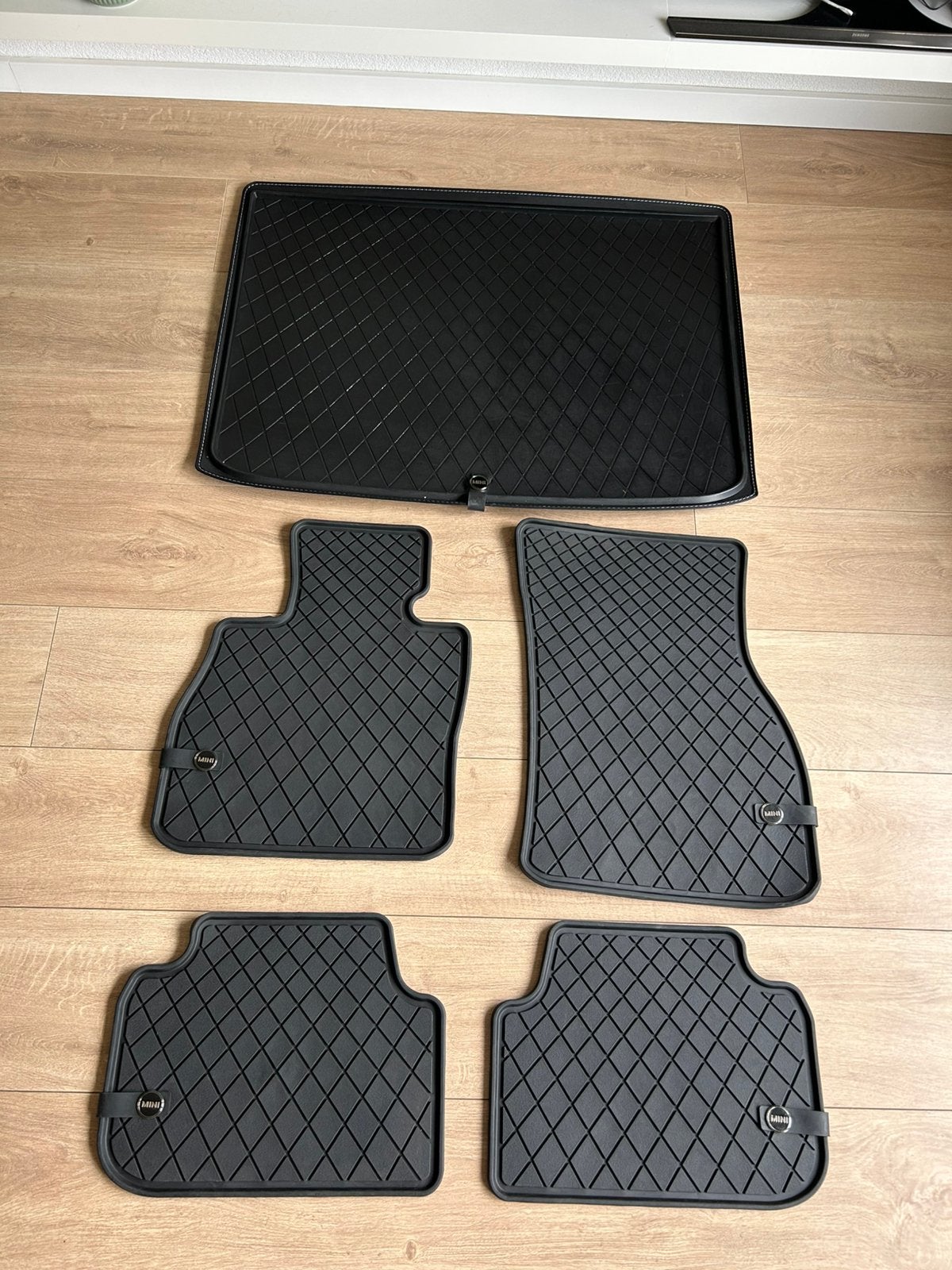 Rubberen automattenset en kofferbakmat mini countryman F60, Ophalen, Zo goed als nieuw