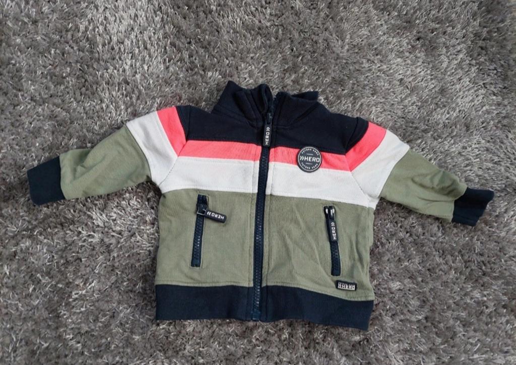 Vestje van Baby Blue, maat 68, Kinderen en Baby's, Babykleding | Maat 68, Baby Blue, Zo goed als nieuw, Jongetje, Truitje of Vestje