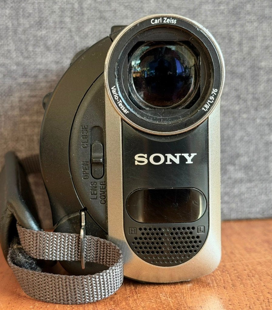 Foto 4 van SONY DCR-HC51E MiniDV, NightShot Plus, FireWire, TOPMODEL!