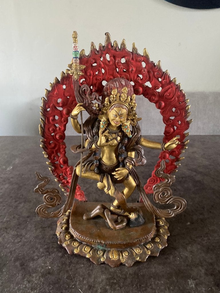 Vintage Kurukulla brons beeld en 24K goldface 38,5 cm nepal, Verzamelen, Religie, Ophalen of Verzenden, Gebruikt, Beeld(je), Boeddhisme