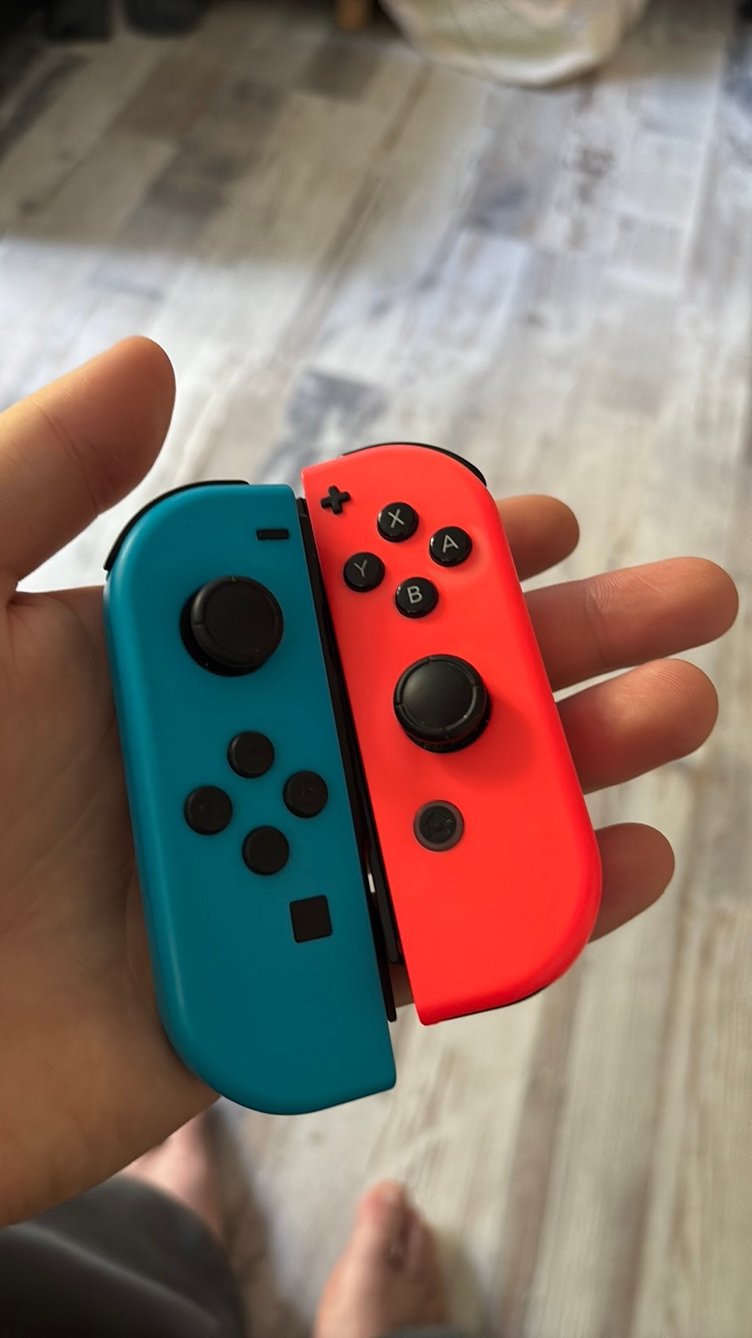 RUILEN - Nintendo Switch 1 joycons blauw/rood, Spelcomputers en Games, Ophalen, Zo goed als nieuw, Met 2 controllers, Switch Original