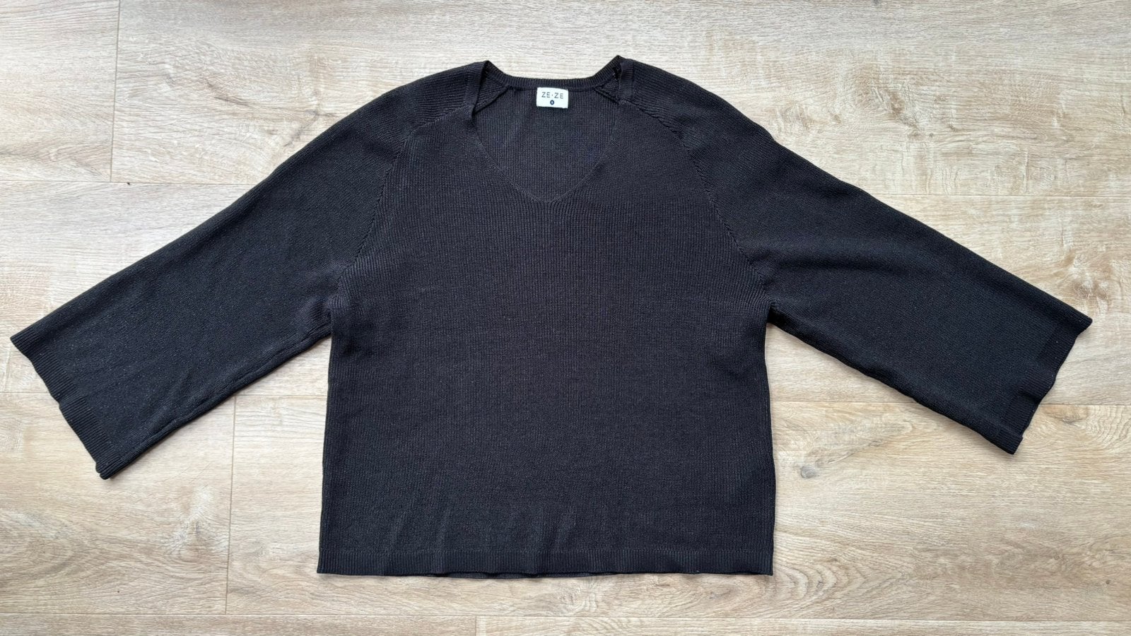 Mooi dun zwart truitje maat s. Ze-Ze. Met glittertje., Kleding | Dames, Ophalen of Verzenden, Nieuw, Maat 36 (S), Zwart