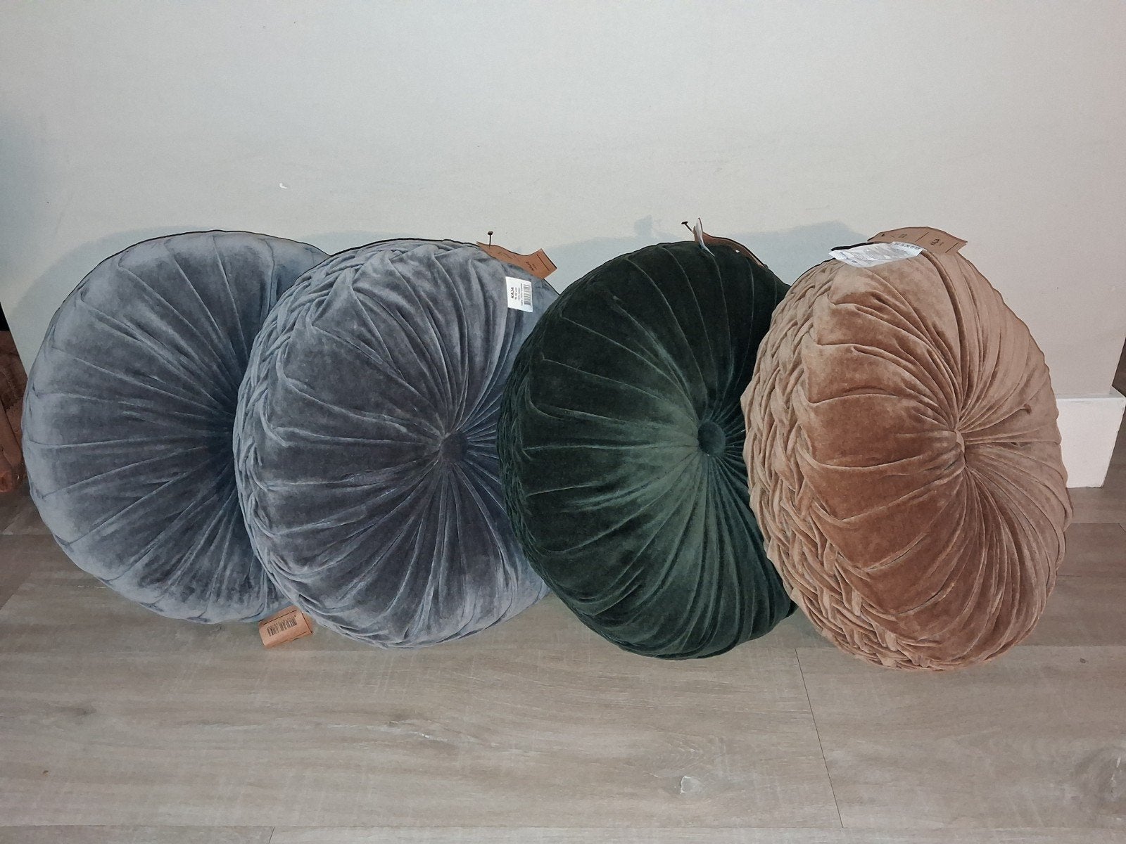 gecapitonneerde kussen 40cm rond , nieuwe kussens sale!!, Huis en Inrichting, Ophalen of Verzenden, Nieuw, Rond