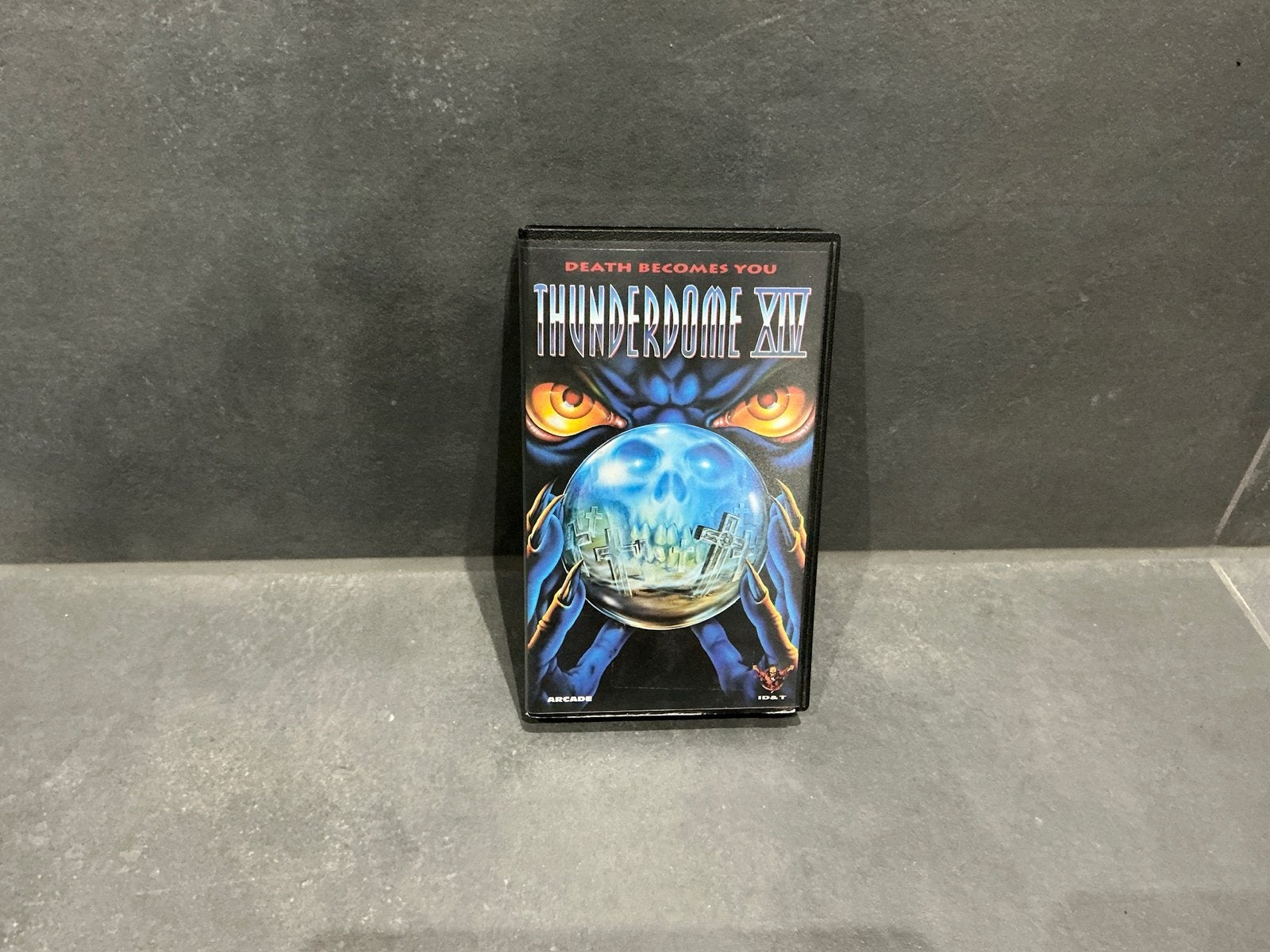 Thunderdome XIV VHS - Death Becomes You, Vanaf 16 jaar, Muziek en Concerten, Ophalen of Verzenden, Zo goed als nieuw