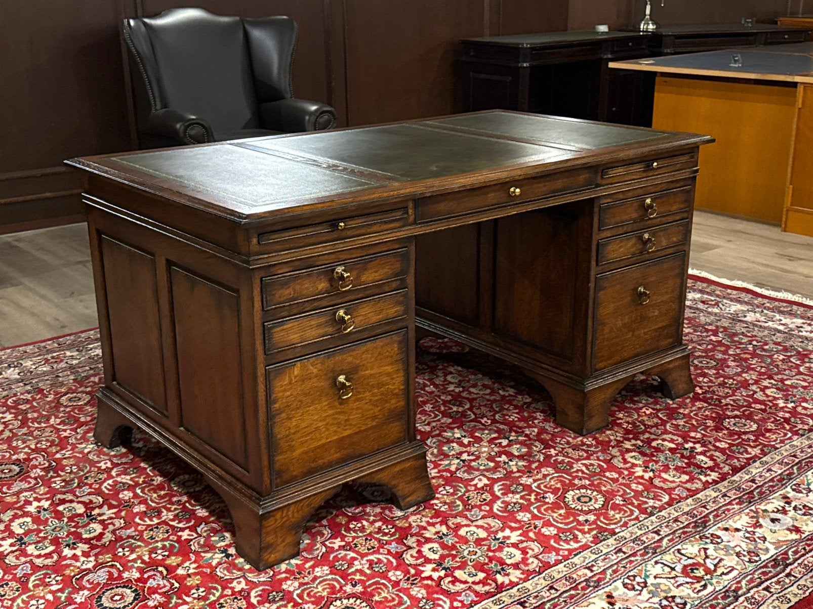 Klassiek Engels bureau #685, Huis en Inrichting, Overige typen, 150 cm, Hout, Bruin