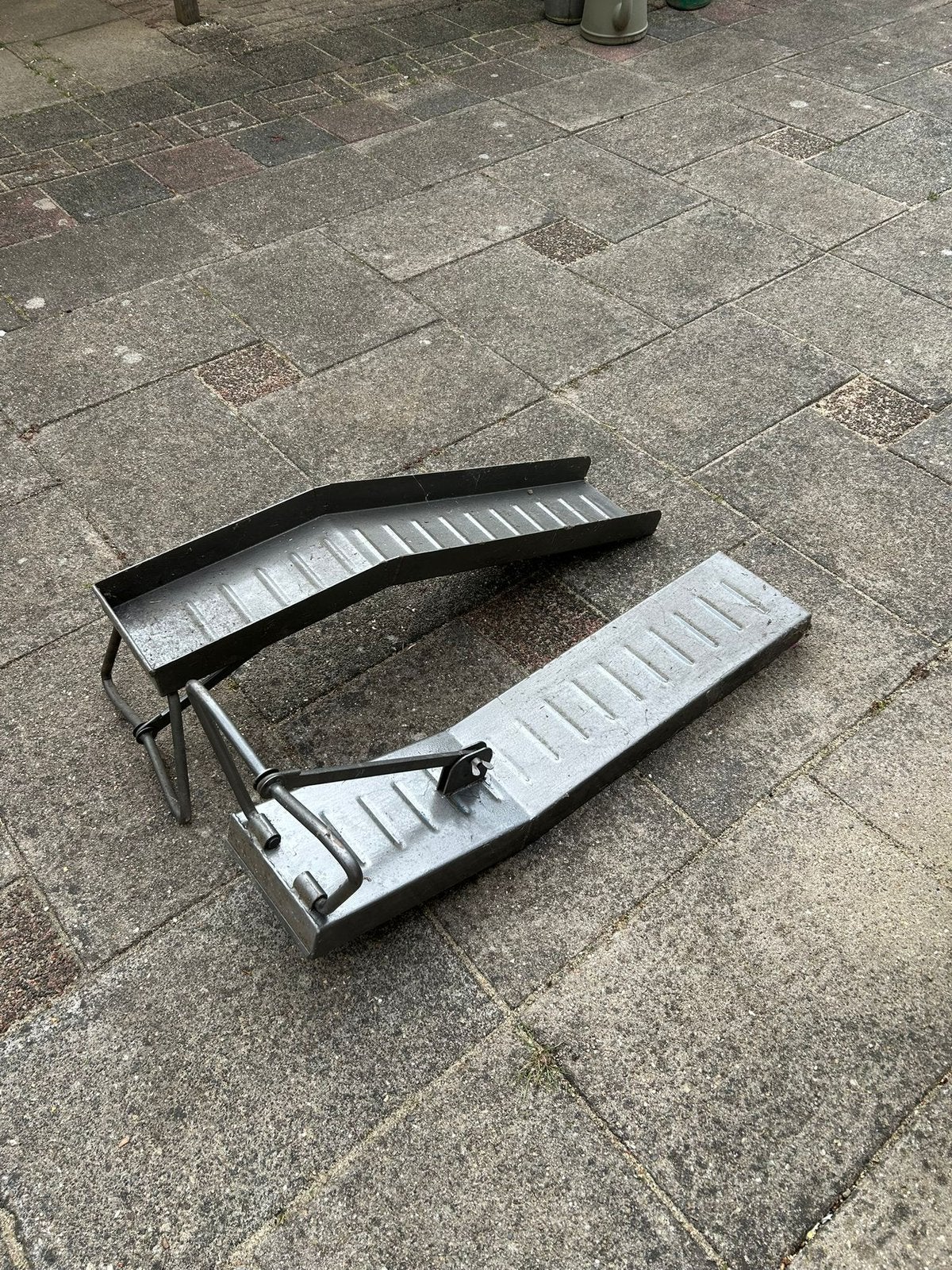 Oprijbrug en autokruiper, Ophalen, Gebruikt