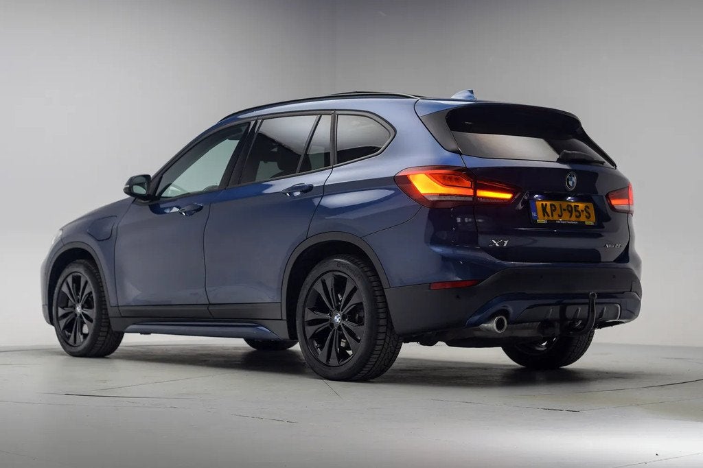 BMW X1 xDrive25e High Executive Sport Aut. [ Panorama Trekha, Auto's, 125 pk, Gebruikt, 750 kg, Blauw