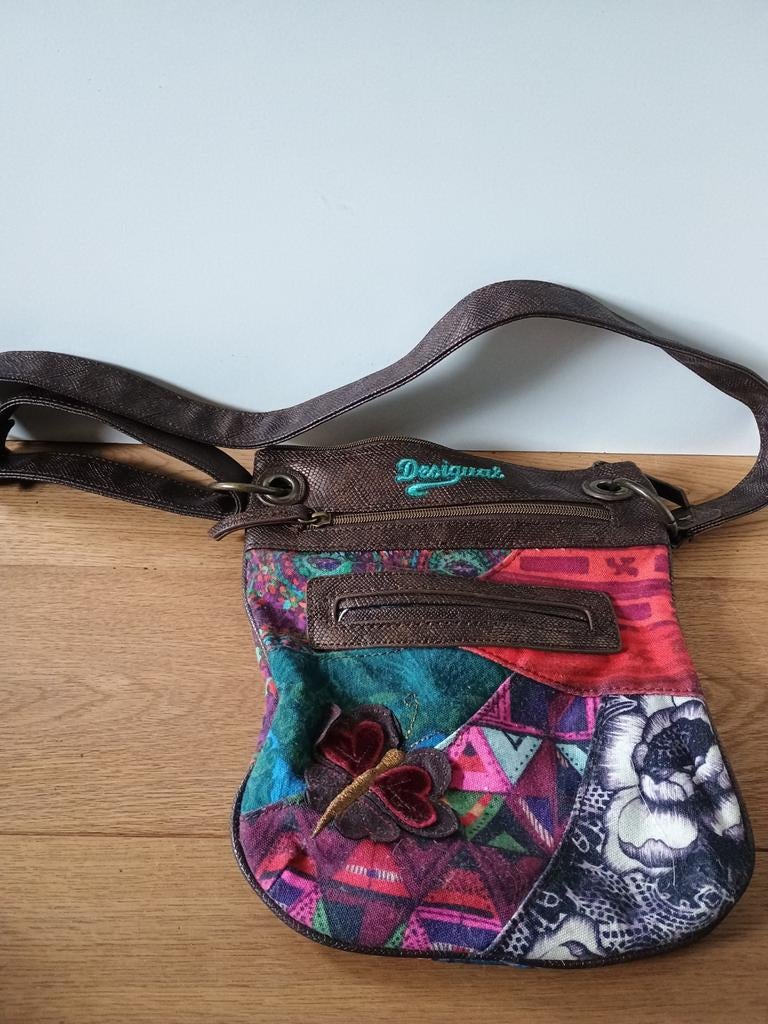 Desigual schoudertasje met kleurrijke patchwork, Sieraden, Tassen en Uiterlijk, Tassen | Damestassen, Ophalen of Verzenden, Gebruikt