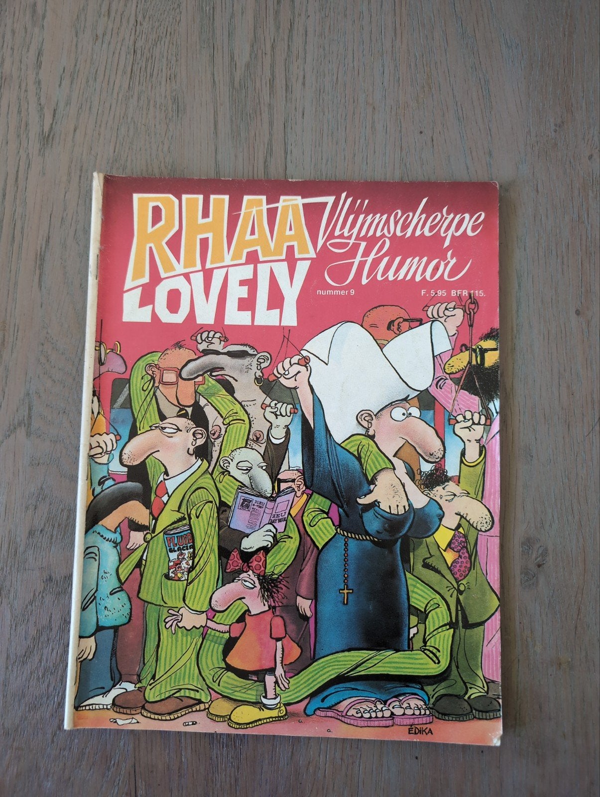 Rhaa Lovely Vlijmscherpe Humor nummer 9 stripboek, Boeken, Eén stripboek, Ophalen of Verzenden, Gelezen, Diverse auteurs