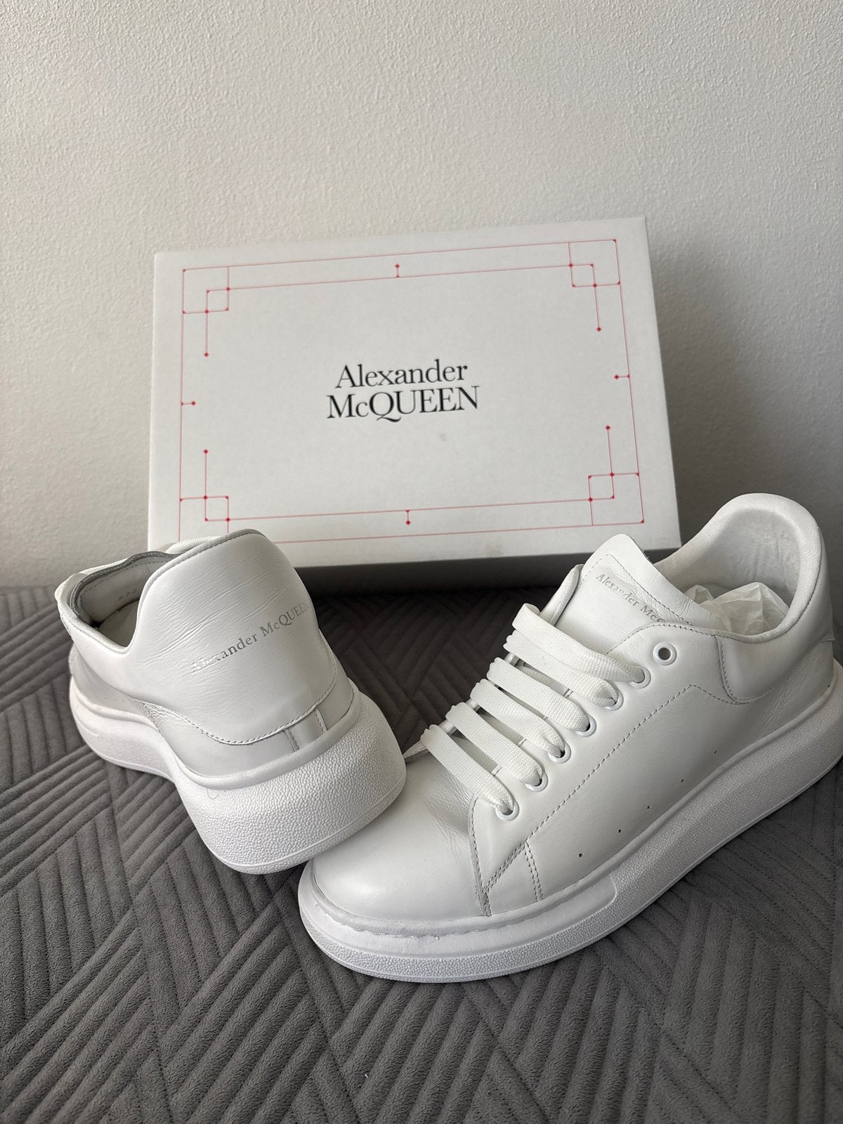 Alexander McQueen, Ophalen of Verzenden, Nieuw, Wit, Sneakers of Gympen