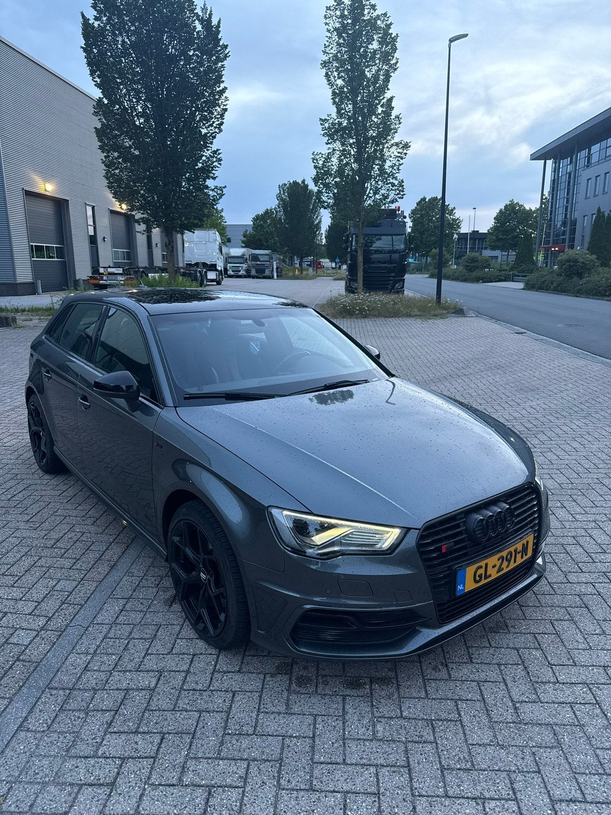 Audi A3 S3 e-tron 2015 Full Option 300pk, 4 cilinders, 1395 cc, Zilver of Grijs, 1515 kg