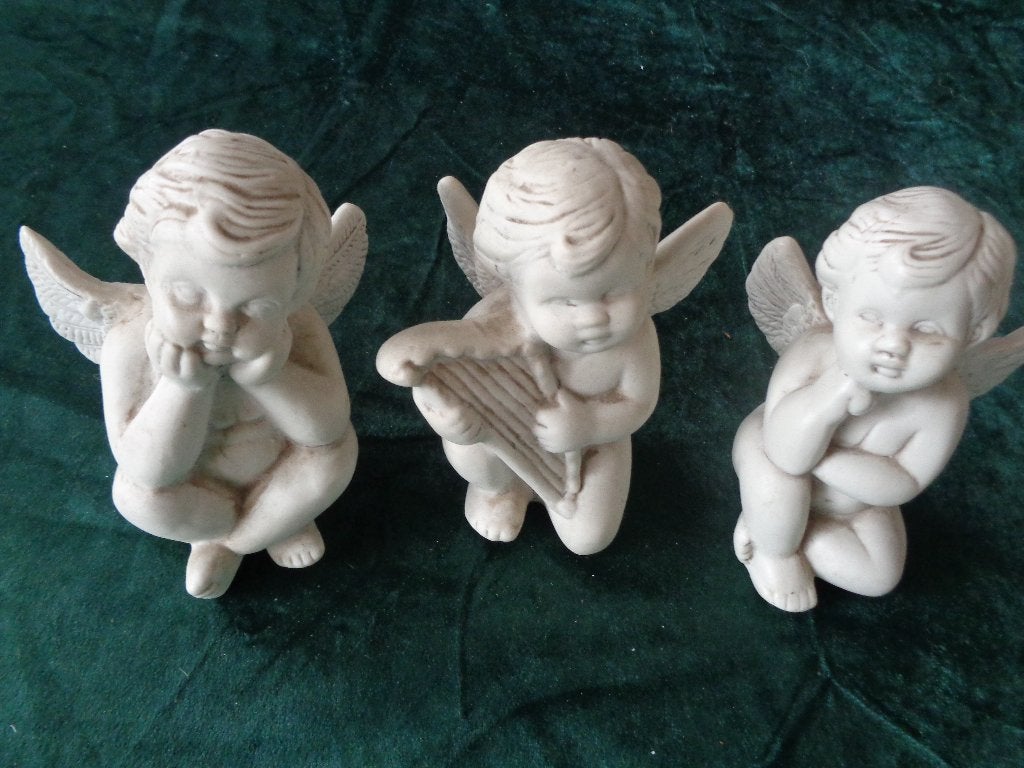3 witte engeltjes uit biscuit porselein, Ophalen of Verzenden