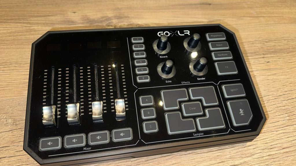 GO XLR met standaard en kabels, Ophalen, Zo goed als nieuw, Minder dan 5 kanalen, Microfooningang