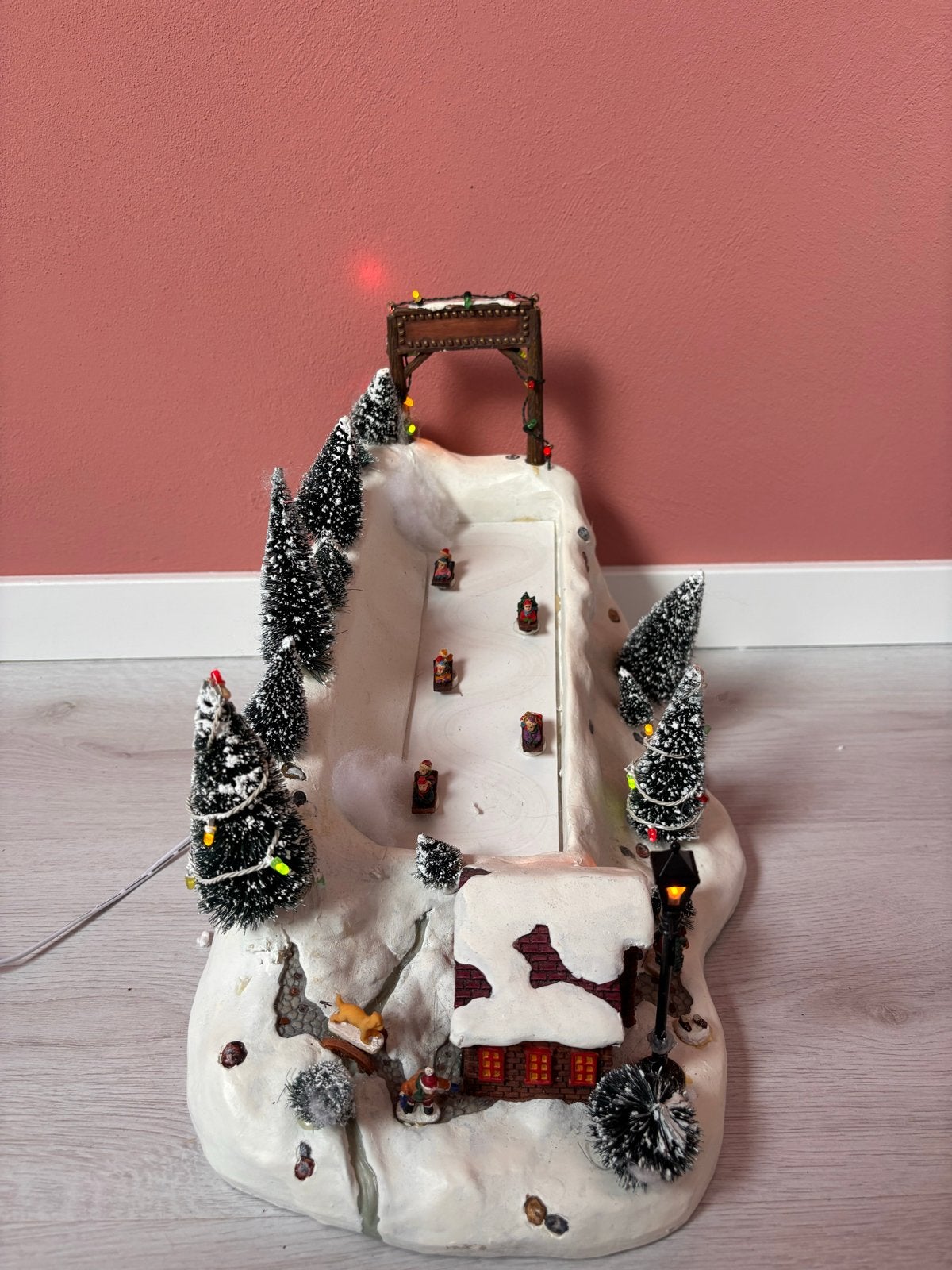 Kersthuisje sleeberg met verlichting – kerstdecoratie, Diversen, Ophalen of Verzenden, Gebruikt